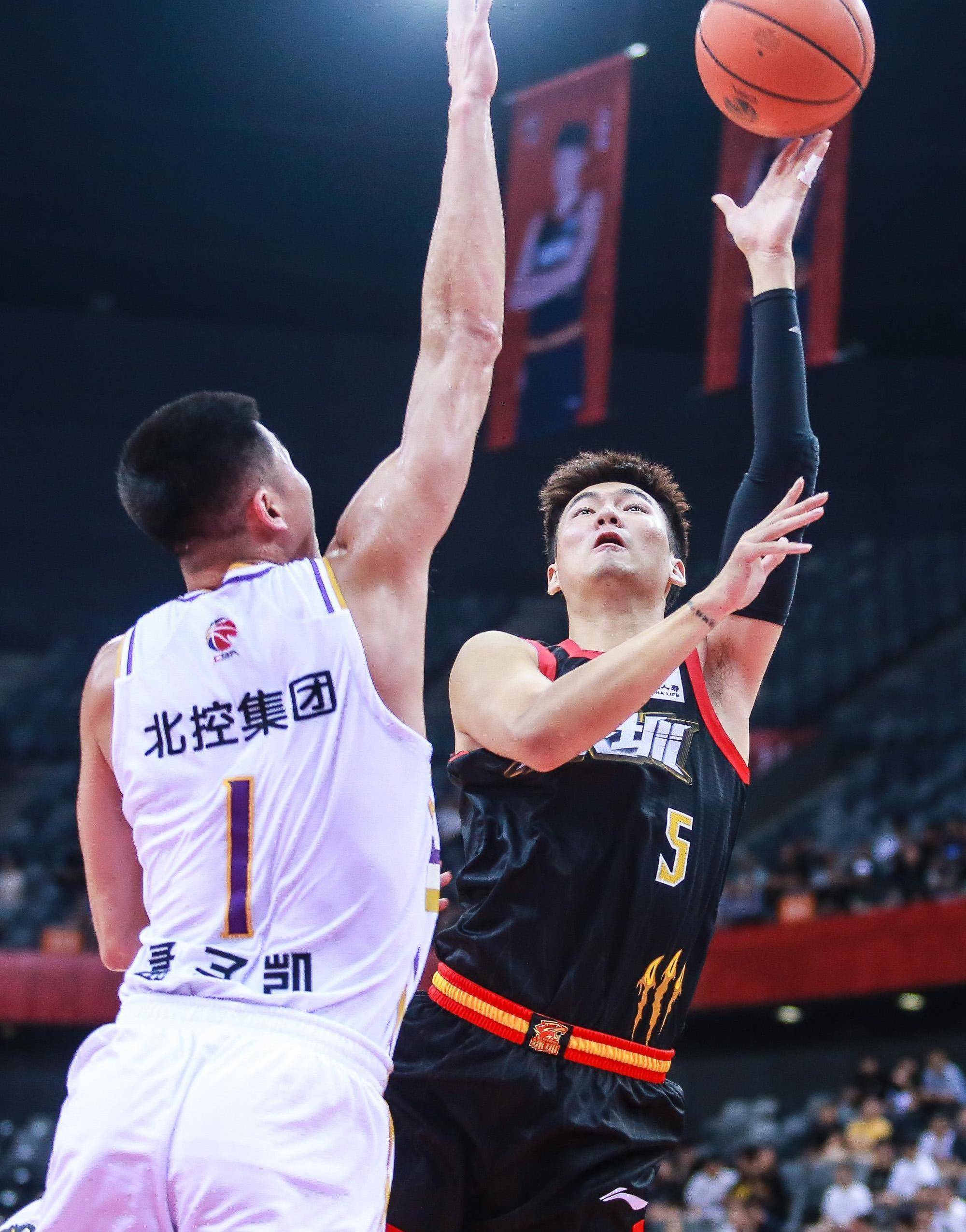 孟菲斯灰熊迎CBA常规赛关键赛；关键时刻绝杀压哨；媒体盛赞；阵容厚度经受考验的简单介绍-开云集团